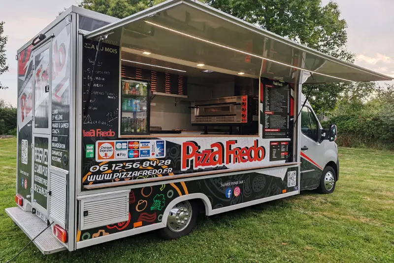 Photo du camion pizza avant son service du soir